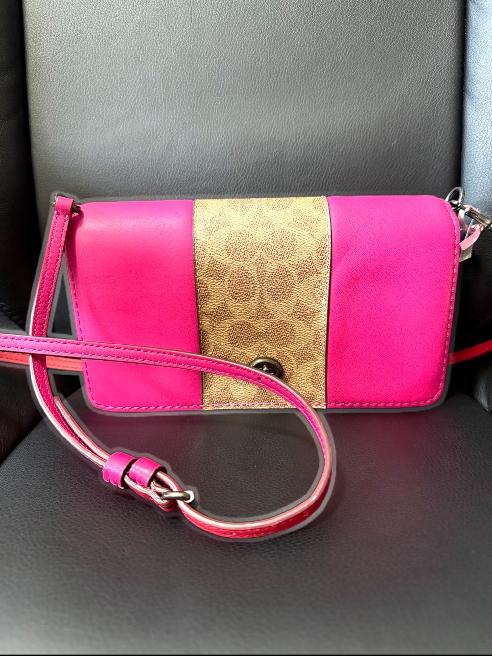 Coach dinky pink Rare no hang tag